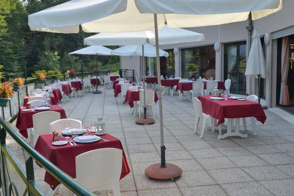 Logis Hotel - Restaurant Le Tulipier Vienne-le-Château Eksteriør bilde