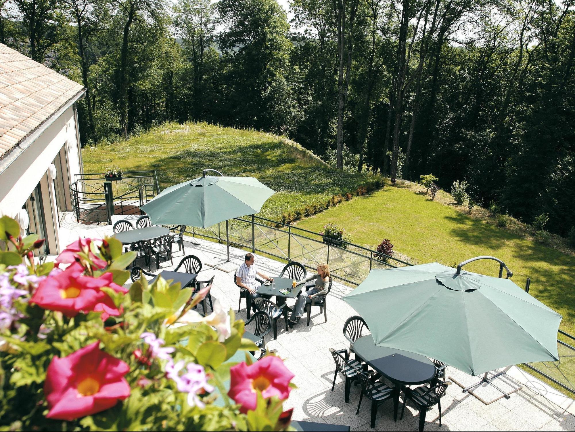 Logis Hotel - Restaurant Le Tulipier Vienne-le-Château Eksteriør bilde